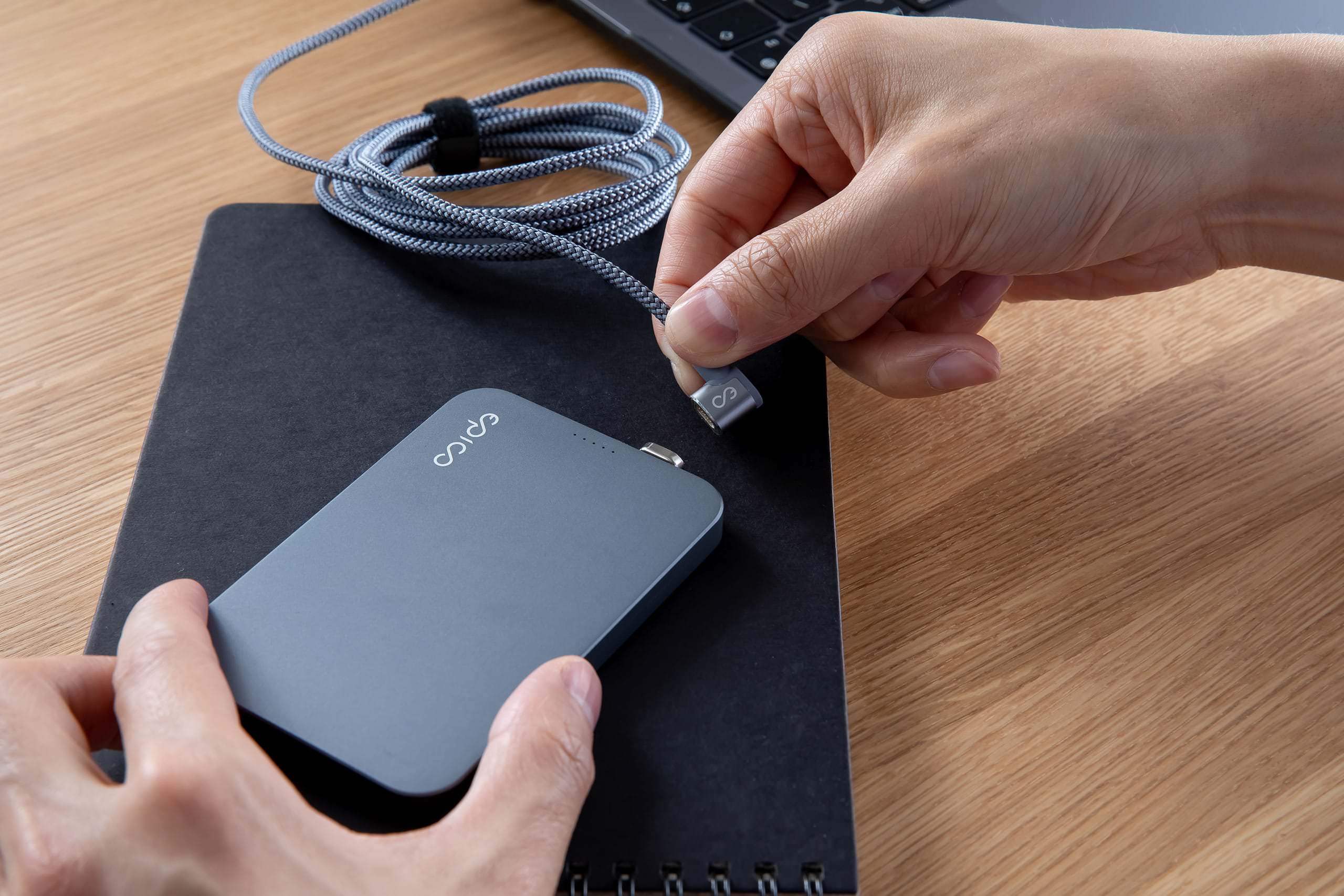 KIWIZ Powerbank für Smartphone, Tablet und Computer