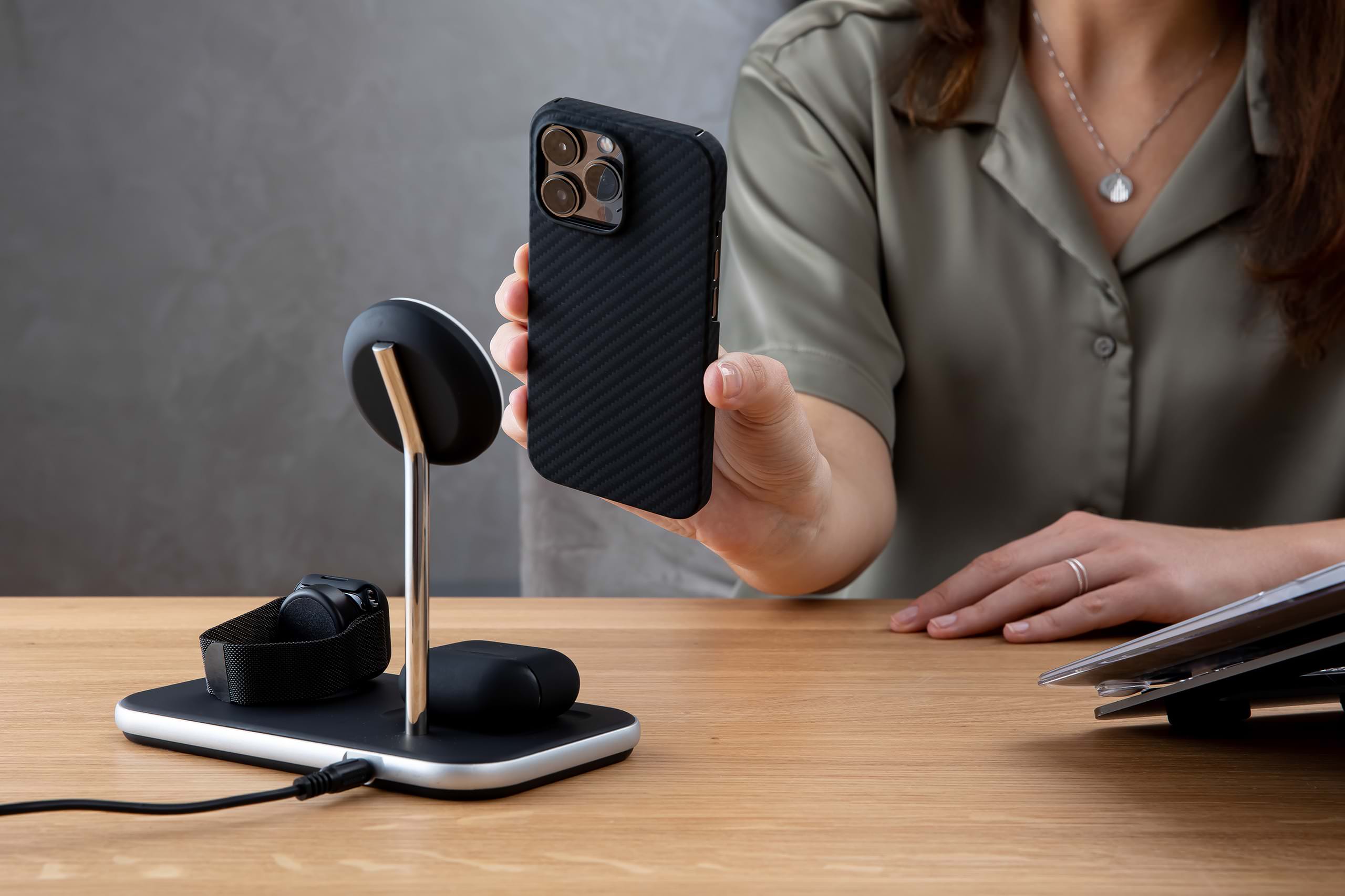 KIWIZ Magnetic Charger Stand für Apple iPhone, Watch und Airpods