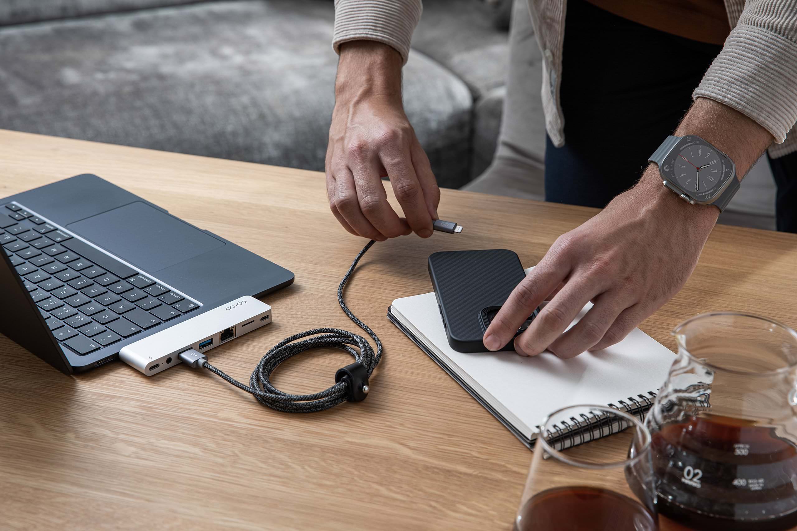 KIWIZ USB-C Adapter für Apple MacBook Pro und KIWIZ Ladekabel für Apple iPhone